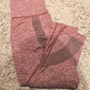 Astoria Seamless Mesh 3/4 Legging - Purple Red (size small)